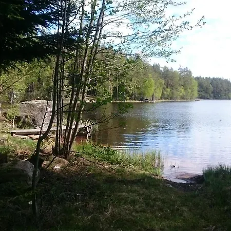 Eraemoekki Jaerven Rannalla Chalet