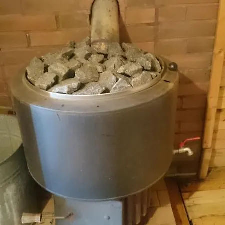 木屋 Eraemoekki Jaerven Rannalla *