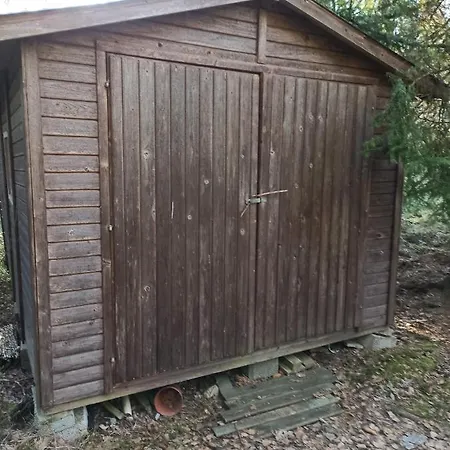 Eraemoekki Jaerven Rannalla *